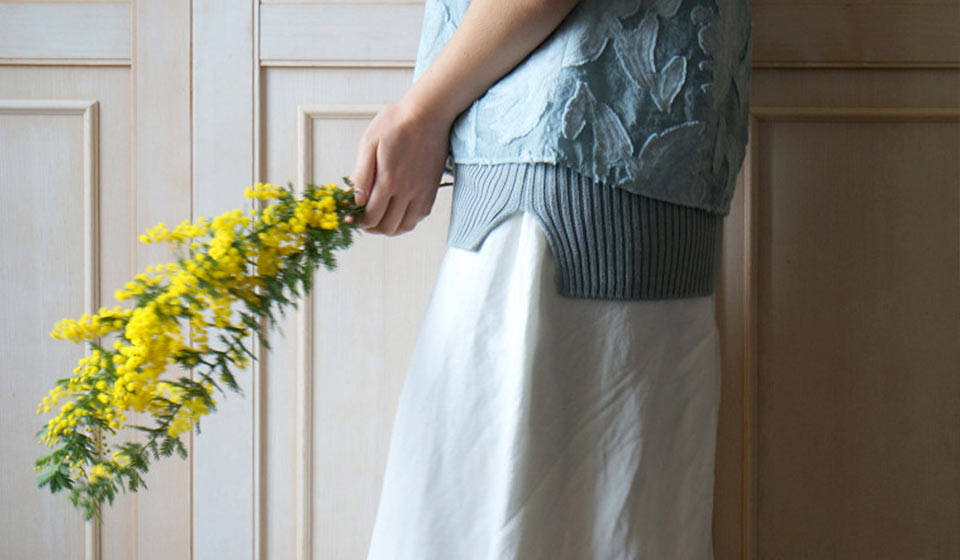 ニットが苦手な私にとって、運命の出会いです。226 (つつむ) の「見せるハラマキ」