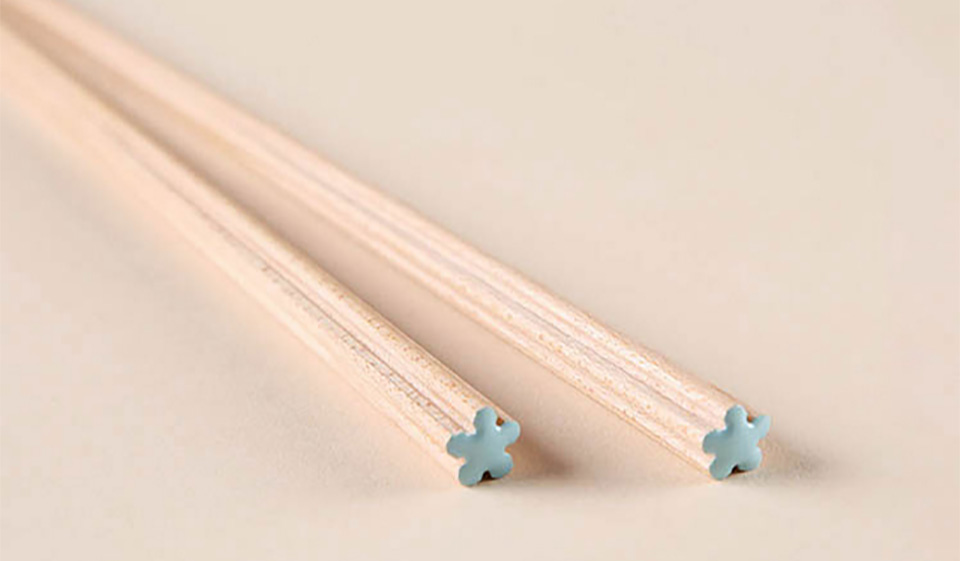 使いやすさの追求から生まれた「花」のデザインが好きです。箸蔵まつかん の「hanataba」