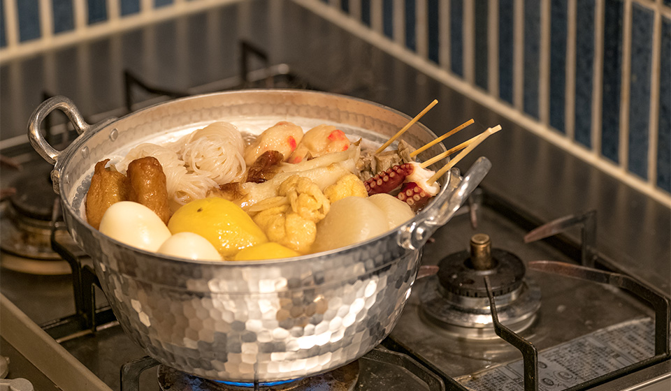 カレーや煮込みの後も、汚れがするりと落ちていきます。「姫野作. 段付鍋」